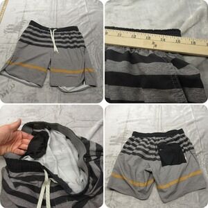 Vuori Shorts Mens 30 Gray Striped Drawstring Waist‎ Pockets Running Athletic